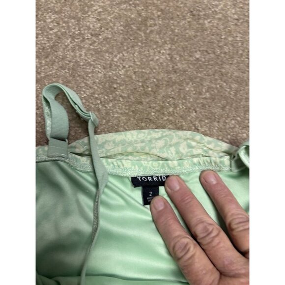 Torrid Tank Top Women's 2/ 2X Green Floral Ruched Scrunch Stretch Summer - Picture 2 of 4